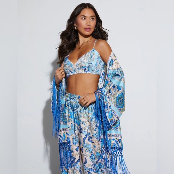 NWT 3 Piece Alani Satin Paisley Komono, Crop Top & Wide Leg Pants |Size Medium - Picture 6 of 14